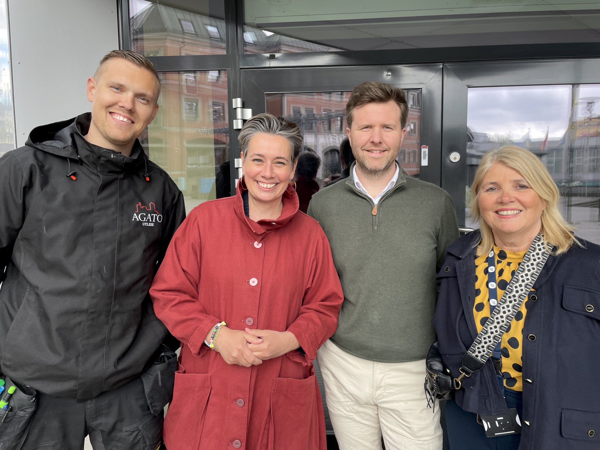 Representanter fra Skien kommune og gårdeierne i avtalen. 