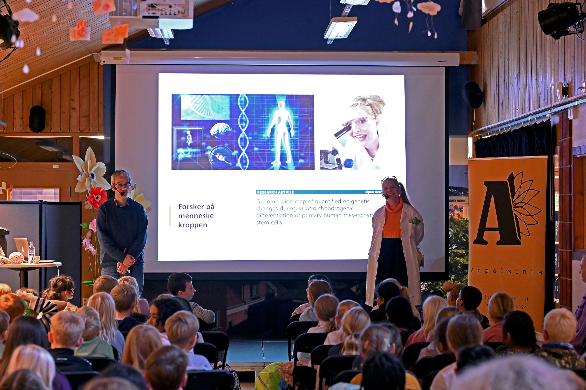 Endre Lund Eriksen Sara Herlofsen Appelsinia 250923 1 W1920
